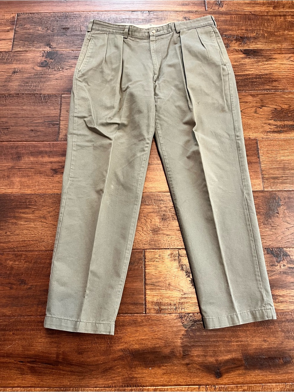 RALPH LAUREN CHAPS. MENS KAKHI PANTS. 38W. 32L. NEW W/O TAGS.